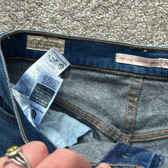 Levi's Women's Premium Ribcage Straight Ankle Jeans Size 26 - Picture 12 of 13